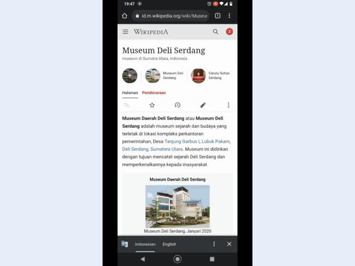 A real Wikistories screen recording on Indonesian Wikipedia: an article about Museum Deli Serdang, its story thumbnails, tapping one to play a full-screen story of photos with short captions, then searching for another